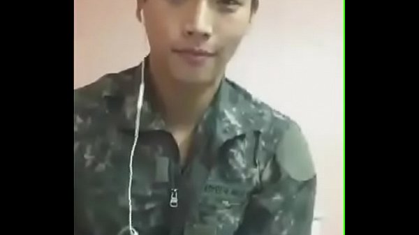 Anh Hàn Xẻng cặc to thủ dâm siêu nứng