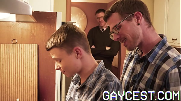 GAYCEST – Little Austin Young banged by in wild threeway